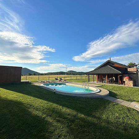 V'S Place - Wooden House With Heated Pool And Outdoor Sauna Otočac Exteriér fotografie